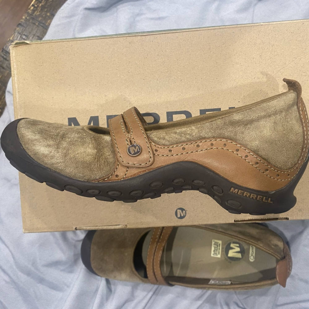 Size 7 - EUC Merrell Shoes